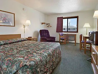 Super 8 By Wyndham Fargo/i-29/west Acres Mall 2* Fargo