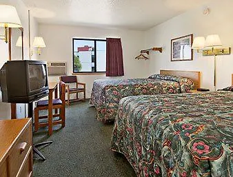 Hotel Super 8 By Wyndham Fargo/i-29/west Acres Mall