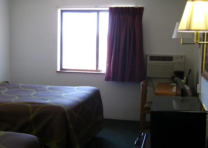 Super 8 By Wyndham Fargo/i-29/west Acres Mall 2* Fargo