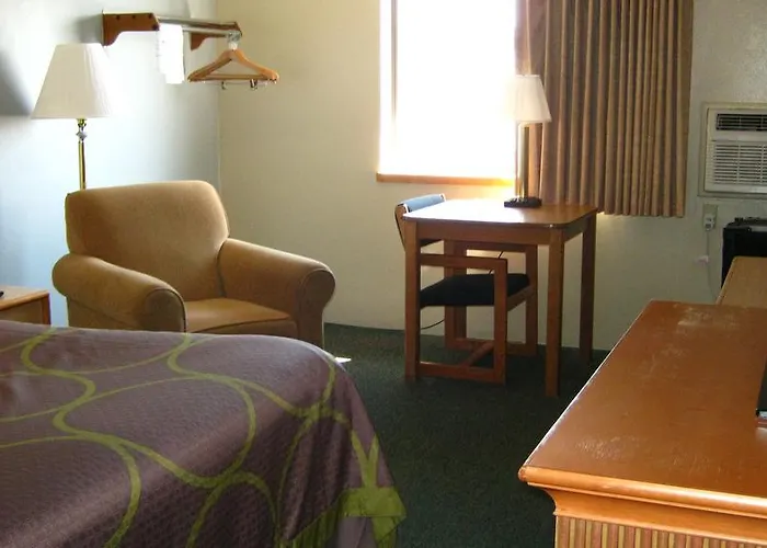 Super 8 By Wyndham Fargo/i-29/west Acres Mall 2* Fargo
