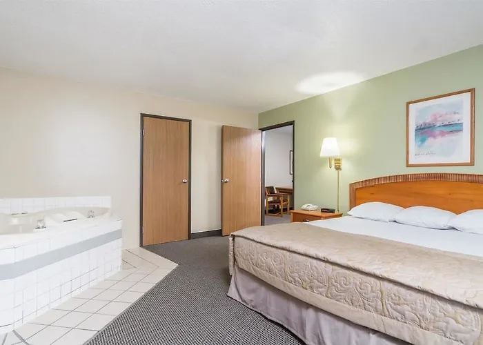 Super 8 By Wyndham Fargo/i-29/west Acres Mall Fargo