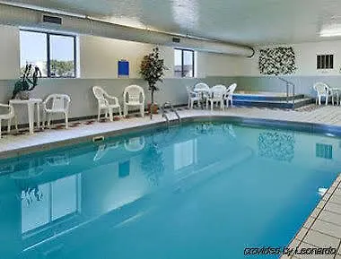 Super 8 By Wyndham Fargo/i-29/west Acres Mall Fargo