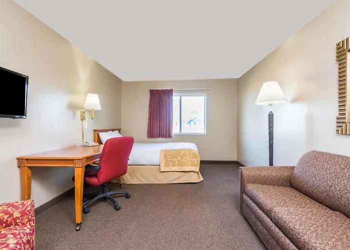 Super 8 By Wyndham Fargo/i-29/west Acres Mall Fargo