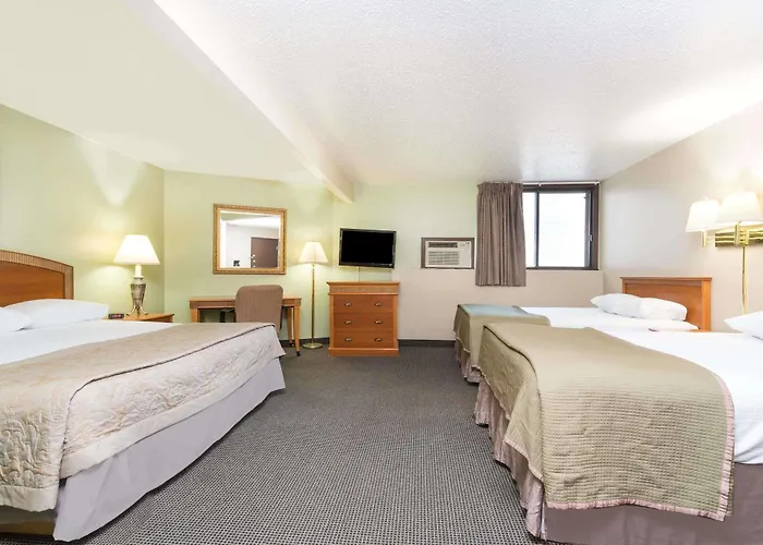 Super 8 By Wyndham Fargo/i-29/west Acres Mall Fargo