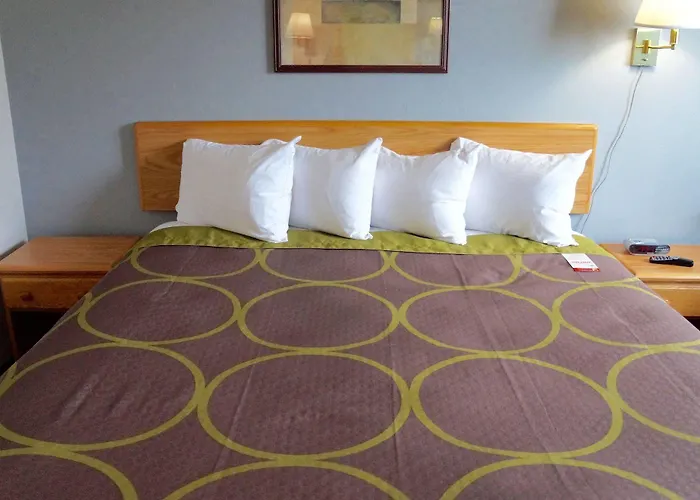 Hotel Super 8 By Wyndham Fargo/i-29/west Acres Mall