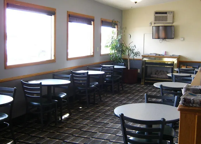 Super 8 By Wyndham Fargo/i-29/west Acres Mall