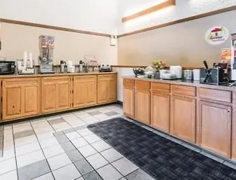 Super 8 By Wyndham Fargo/i-29/west Acres Mall 2* Fargo