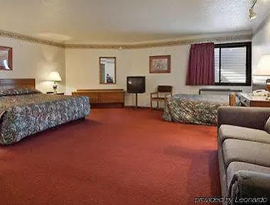Super 8 By Wyndham Fargo/i-29/west Acres Mall 2*