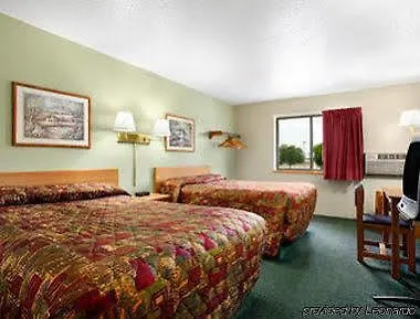 Super 8 By Wyndham Fargo/i-29/west Acres Mall Fargo