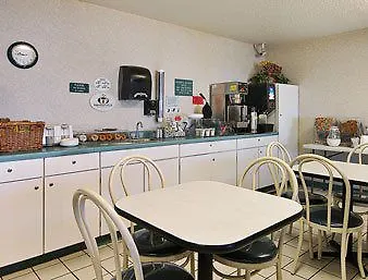 Super 8 By Wyndham Fargo/i-29/west Acres Mall Fargo